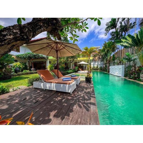 Party Size 4 Bedroom Villa Kerobokan