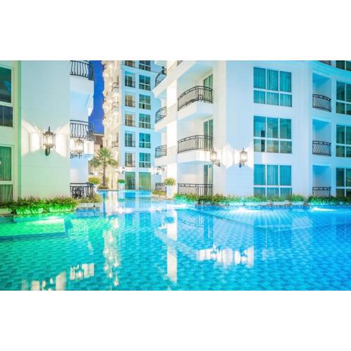 Pattaya center luxurious garden apartment 1