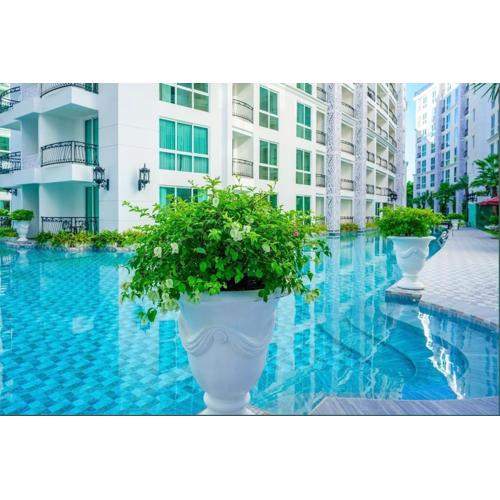 Pattaya center luxurious garden apartment 2