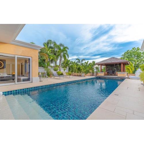 Pattaya Luxury 4BR Pool Villa-BBQ, Karaoke & Pool Table for Families & Group of Travellers