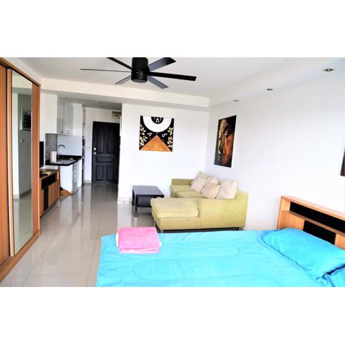 Pattaya Plaza Condotel large studio apartment Sukhumvit