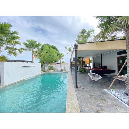 Pattaya Poolside Paradise - 3 Bedroom Villa