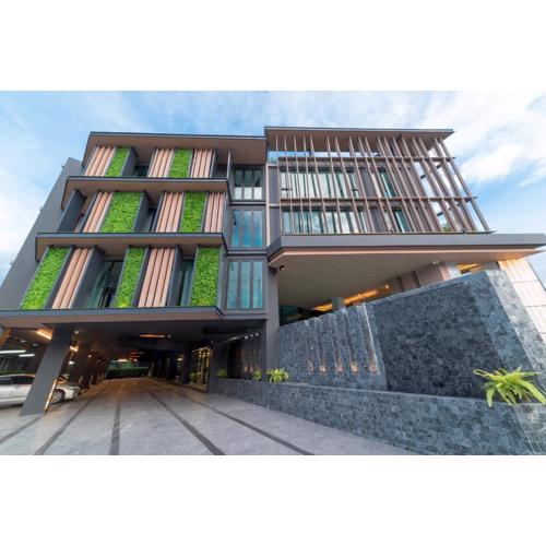 Pause and Play Hotel