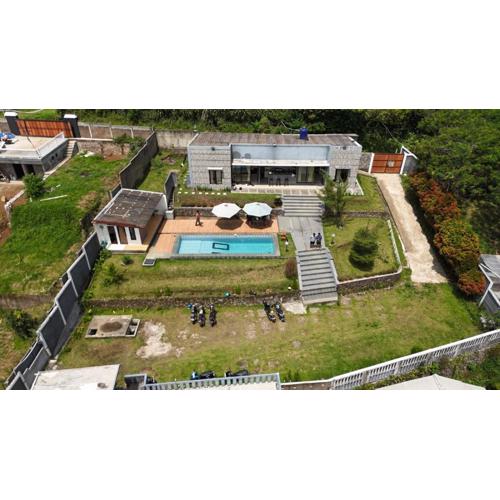 Pavotel Hills & Valley