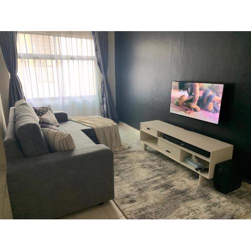 Peaceful and Lovely 1 bedroom with a city view.