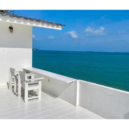 Peaceful Hideaway with Stunning View Beach Access