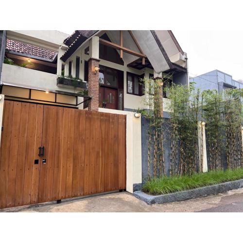 Pearl Villa by The Lake