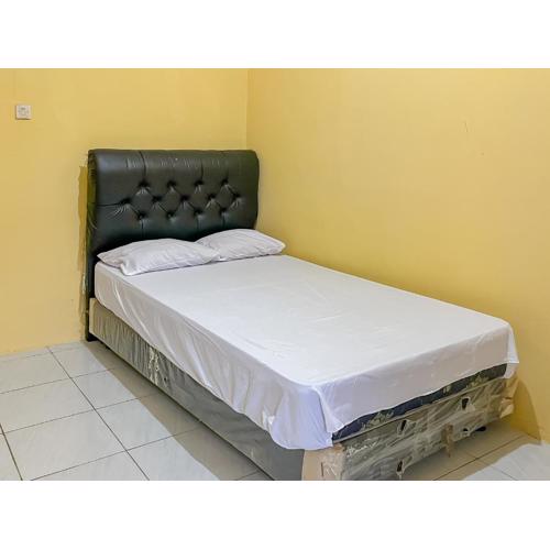 Penginapan Diar near Pantai Santolo Mitra RedDoorz