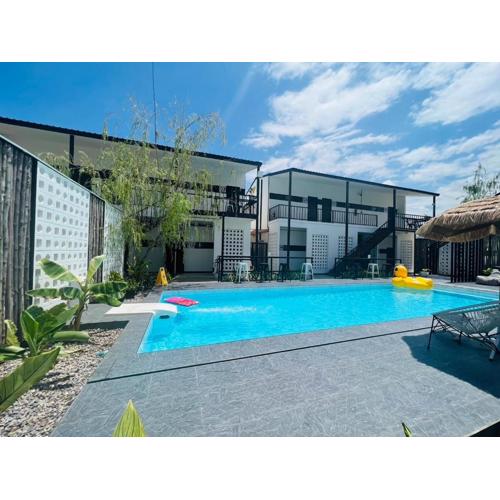 Penguin Villa Resort & Bistro