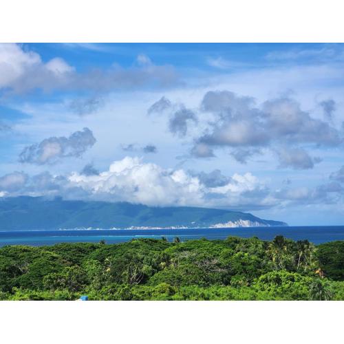 Penthouse Apartment with Bay and Mountain Views, Rooftop BBQ, AC, Fast WiFi, Near Saladilla Beach, Barahona