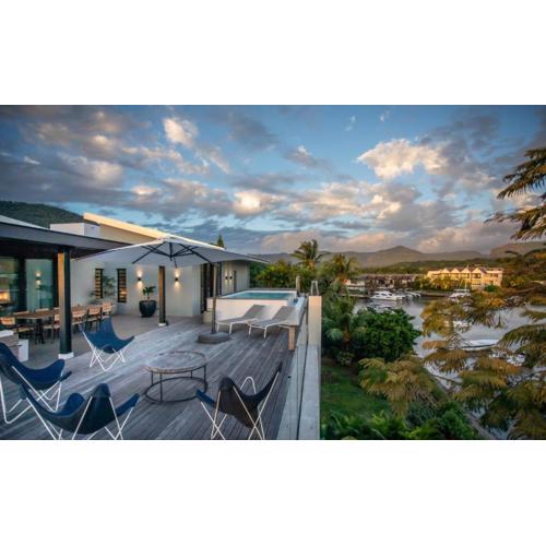 Penthouse Luxueux avec Piscines, Vues Mer et Montagne