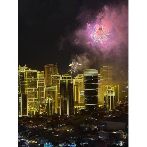 Penthouse Studio Highspeed Wi Fi Smart TV Pool GYM