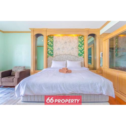 Penthouse Studio with Mountain View