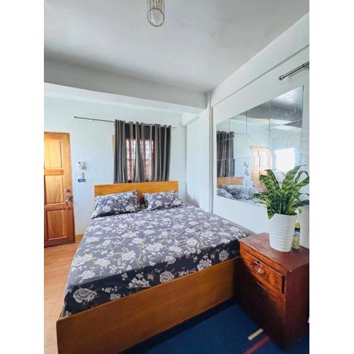 Penthouse Unit with OceanView, Wifi, Free Parking at Sonia's Island Stay