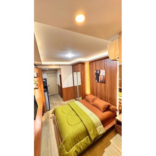 Perfect Escape Studio Daily Staycation Netflix & City View at Bale Hinggil Apartments