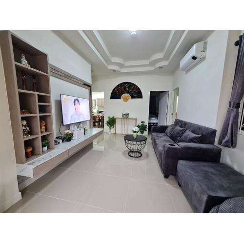 Perfect Home 15 mins from airport