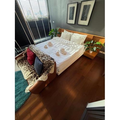 Perfect Location Direct Skywalk to BTS Thong