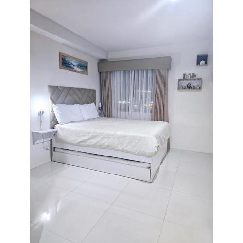 Persimmon Studios - Studio Unit- 16th Floor - 1641