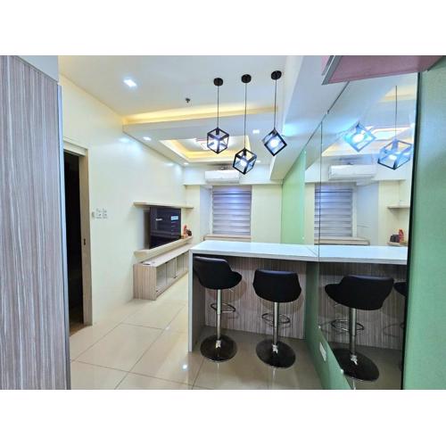 Pet friendly Condo in Timog with Balcony City view