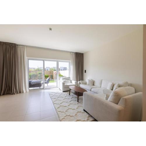 Phaedrus Living Urbana Serenity Escape