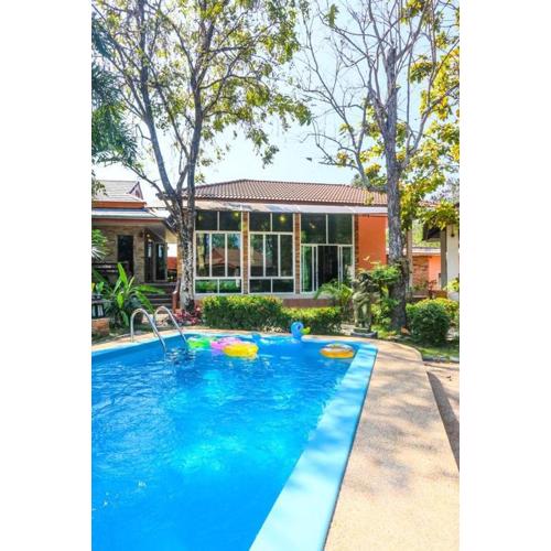 Phalaburi resort by dreamhouse