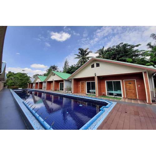 Phenwaree Amphawa Resort