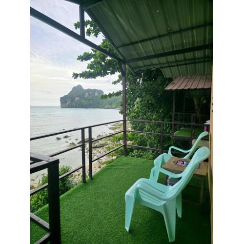 Phi Phi Seaside Bungalow