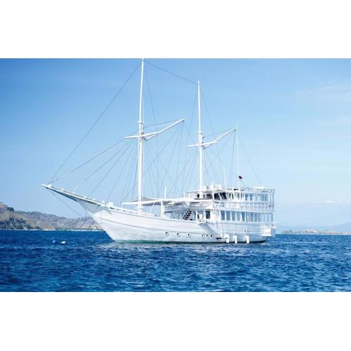 Phinisi charter in Labuan Bajo