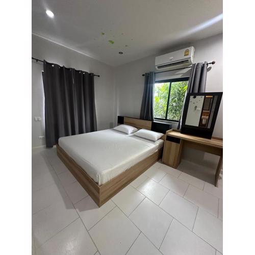 Phuket, Townhouse in Bangtao with Private Garden, Pet Friendly