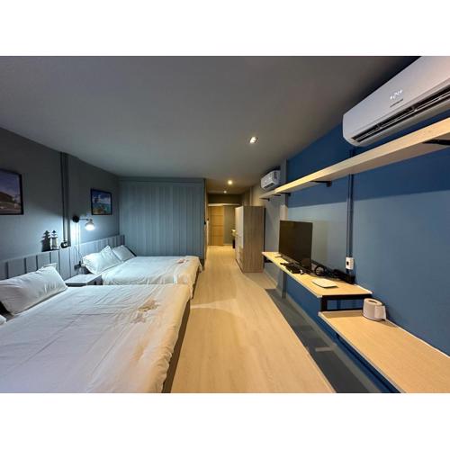 Phuket vibe, City House, 7 mins to BTS, City center, Private room in Sathon, Private bathroom, Bangkok, Thailand