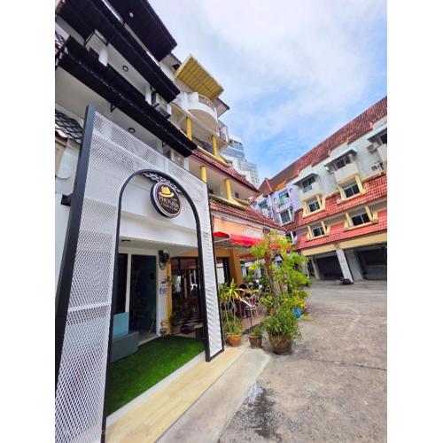 Phunaya Phuket Oldtown Hotel