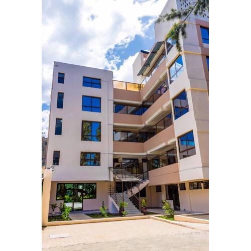 Pine 2 bedroom apartment with a pool