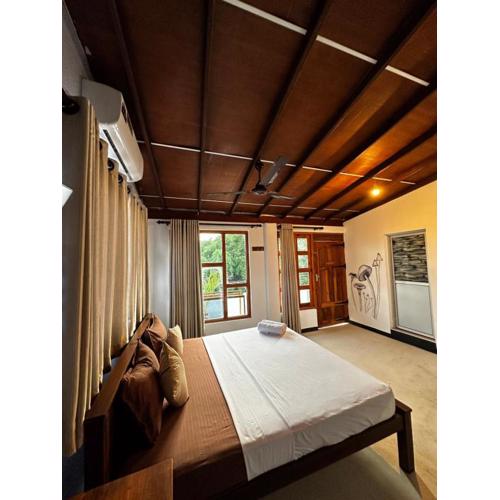 Pineapple Surf Arugambay