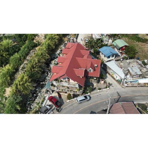 Pinecone Lodge & Restaurant