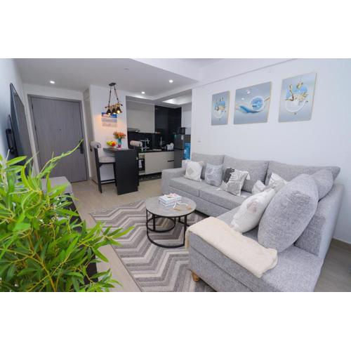 Pinecrest View one bedroom with heated swimming pool and Sauna