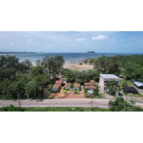 พายเนอรี รีสอร์ท @แหล่มแท่น (Pinery Resort)