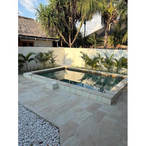 Pink Door Villa Gili Air, private pool & kitchen