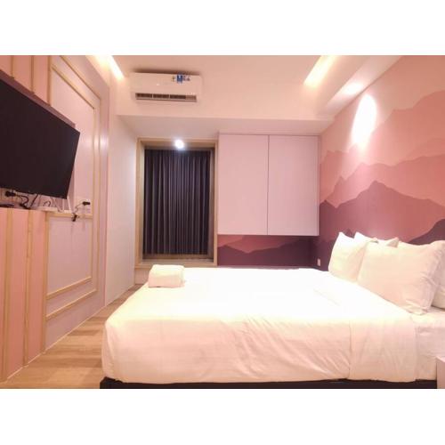 Pinky Rose @Anderson Apartment