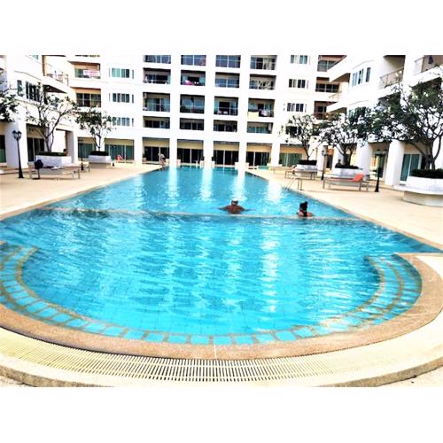 Platinum Suites, Thepprasit Road - large top floor studio