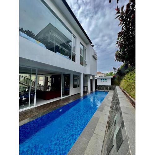 Platinum Yellow Bandung Villa 24 Pax Private Pool