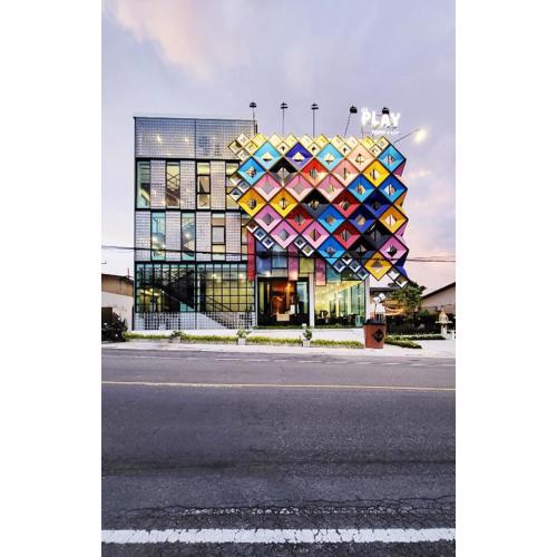 Play Poshtel & Cafe'