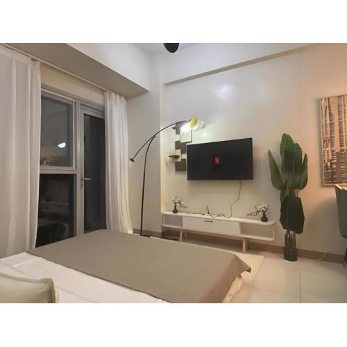 Playful 1BR With Magnificant Bayview Garden View Near Okada Solaire Aiports with Free Parking