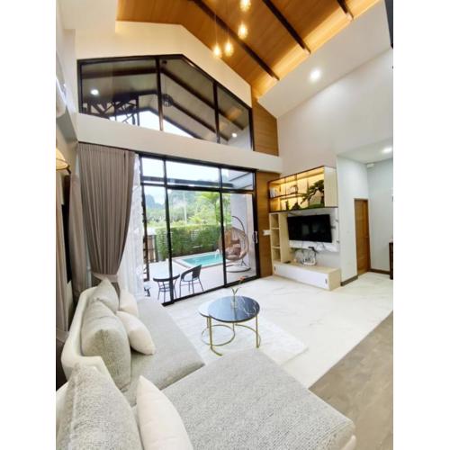 Ploy Mountain View Pool Villa