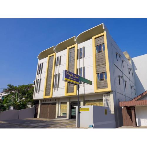 Pondok Indah Guest House by ecommerceloka