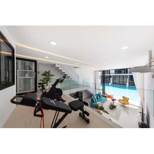 Pool Access Large Townhouse