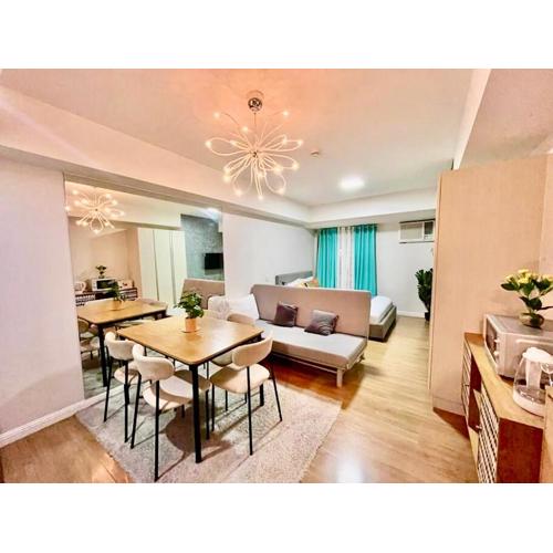 Pool, City View, Washer, Netflix, Walk to Abreeza Mall - Davao Stay Suites T1-2321