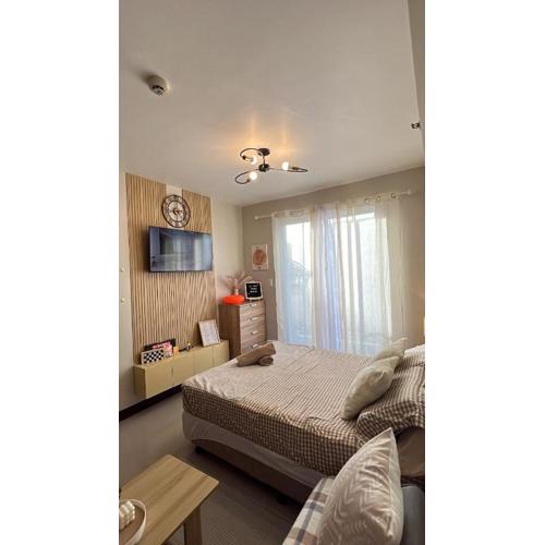 Pool view Condo with Balcony near Mactan Airport - La Vela Studio Mactan