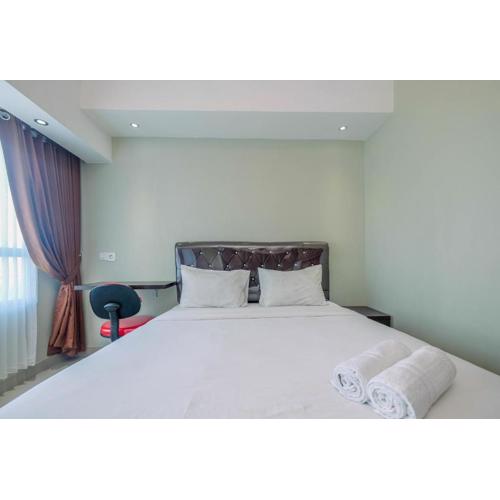 Pool View Studio Apartment @ Springlake Summarecon Bekasi By Travelio