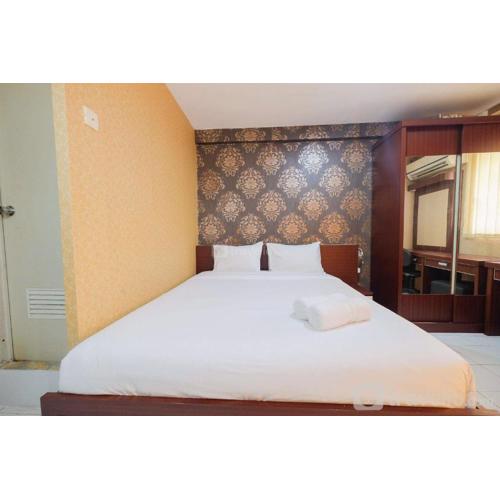 Pool View Studio at Kebagusan City Apartment By Travelio