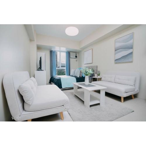 Pool View Studio In Cebu IT Park - Family Friendly